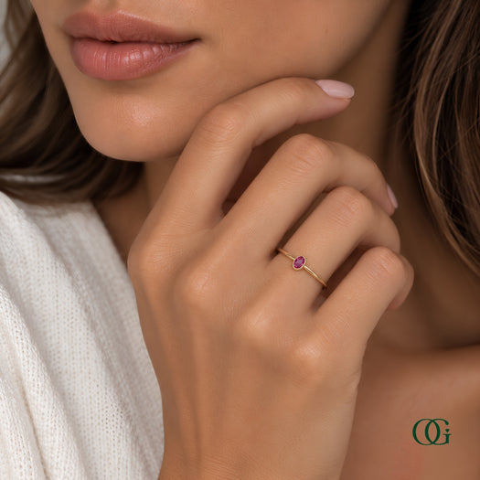 Y| A yellow gold ring featuring an oval garnet birthstone for January