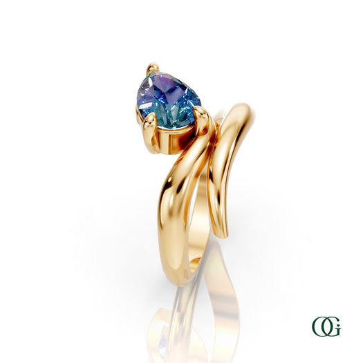 Y|Personalized Pear Alexandrite Birthstone Ring in Yellow Gold
