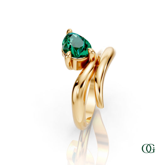 Y|Personalized Pear Emerald Birthstone Ringin Yellow Gold