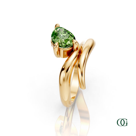 Y|Personalized Pear Peridot Birthstone Ring in Yellow Gold