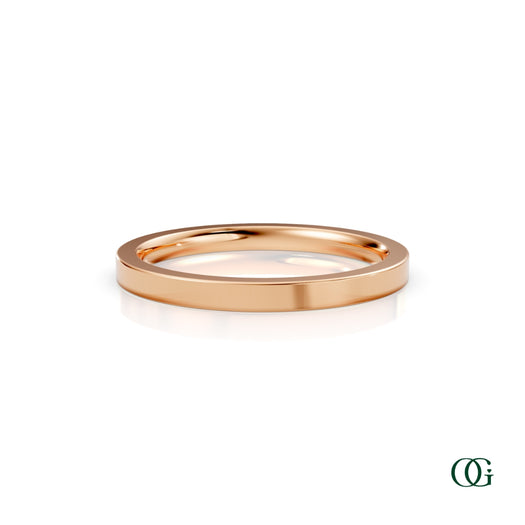 R | A minimalist rose gold wedding band ring for man and woman with a polished, smooth surface, shown on a clean white background with a subtle reflection. 