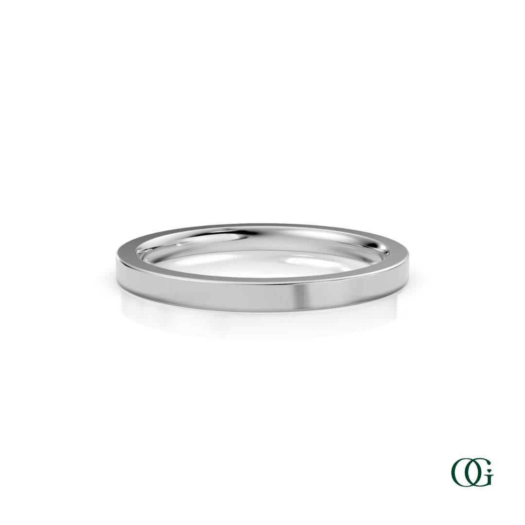 W | A minimalist white gold wedding band ring for man and woman with a polished, smooth surface, shown on a clean white background with a subtle reflection. 