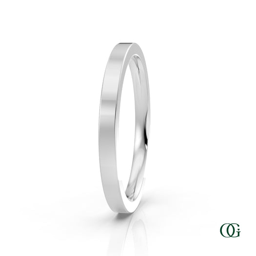 W | A minimalist white gold wedding band ring for man and woman with a polished, smooth surface, shown on a clean white background with a subtle reflection. 