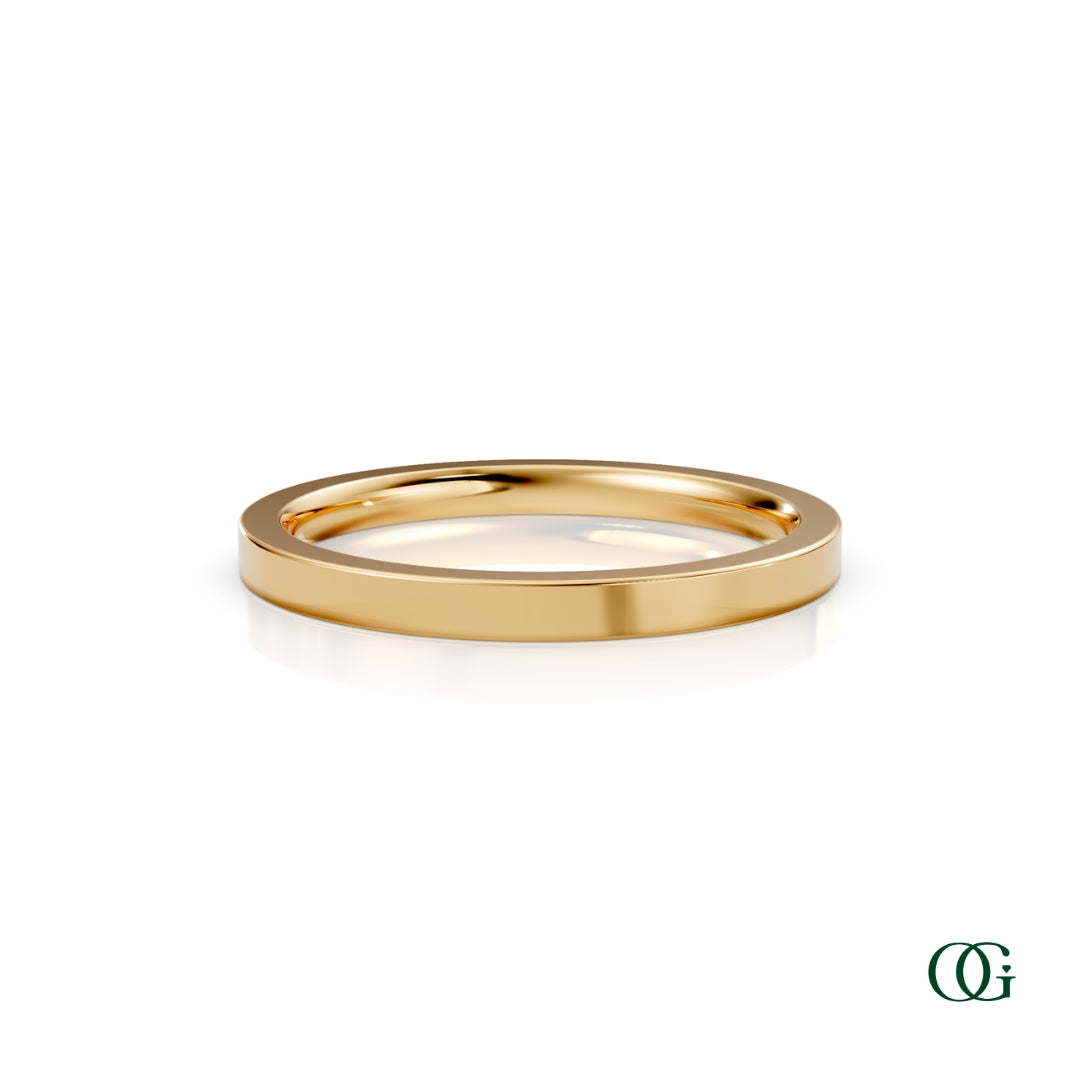 Y | A minimalist yellow gold wedding band ring for man and woman with a polished, smooth surface, shown on a clean white background with a subtle reflection. 