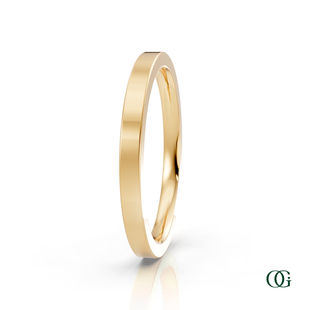 Y | A minimalist yellow gold wedding band ring for man and woman with a polished, smooth surface, shown on a clean white background with a subtle reflection. 