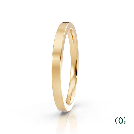 Y | A minimalist yellow gold wedding band ring for man and woman with a polished, smooth surface, shown on a clean white background with a subtle reflection. 