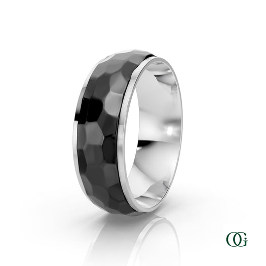 W | White gold men's band with hammer finish